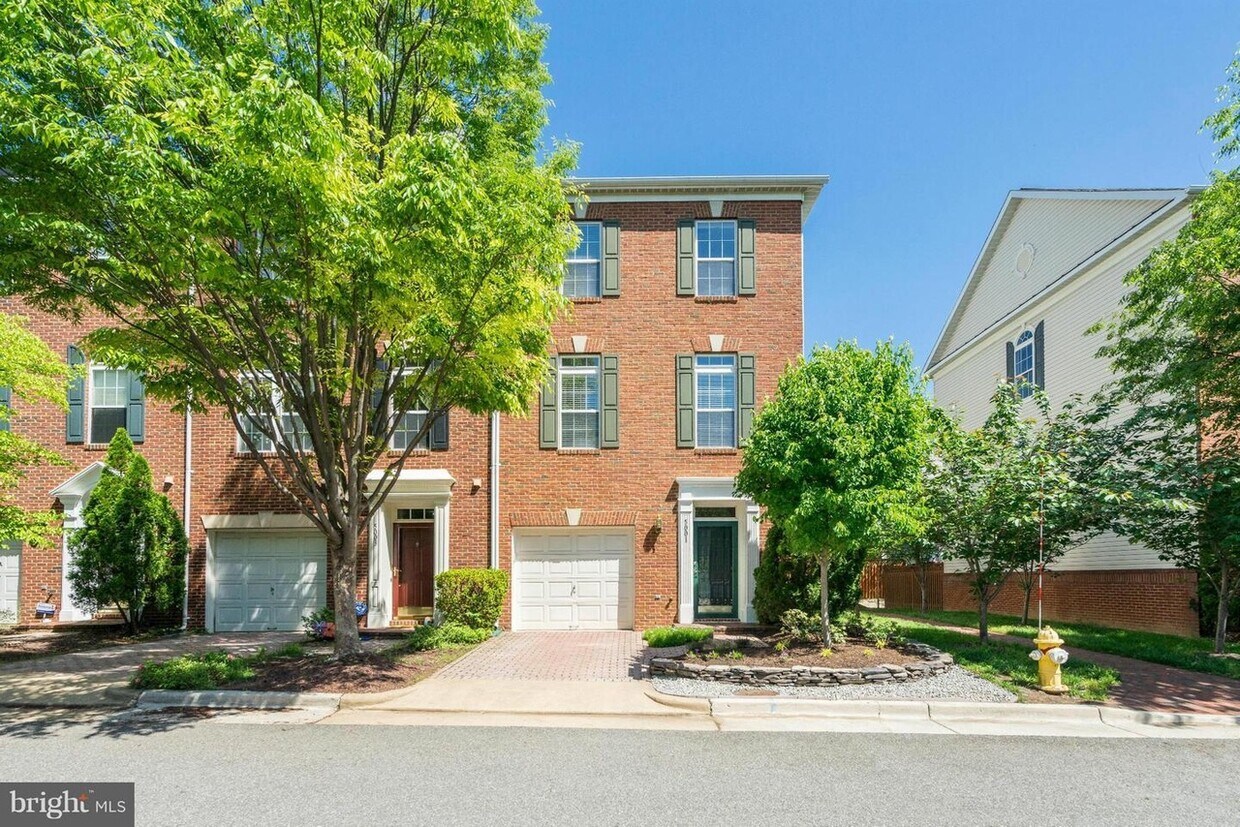 Foto principal - 5001 Waple Ln