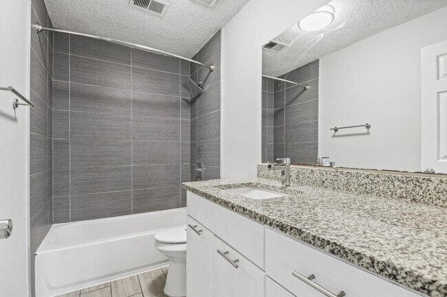 Building Photo - 379 Elm St NW