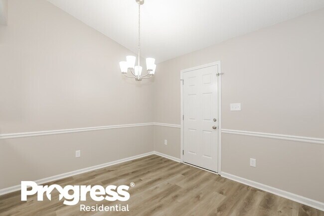 Building Photo - 505 Sarah's Ln
