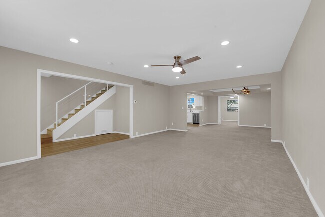 Building Photo - 710 Tam O Shanter