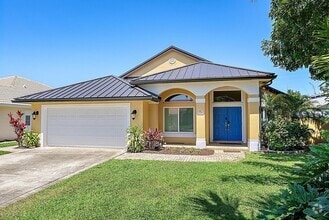 Building Photo - 500 N Cypress Dr