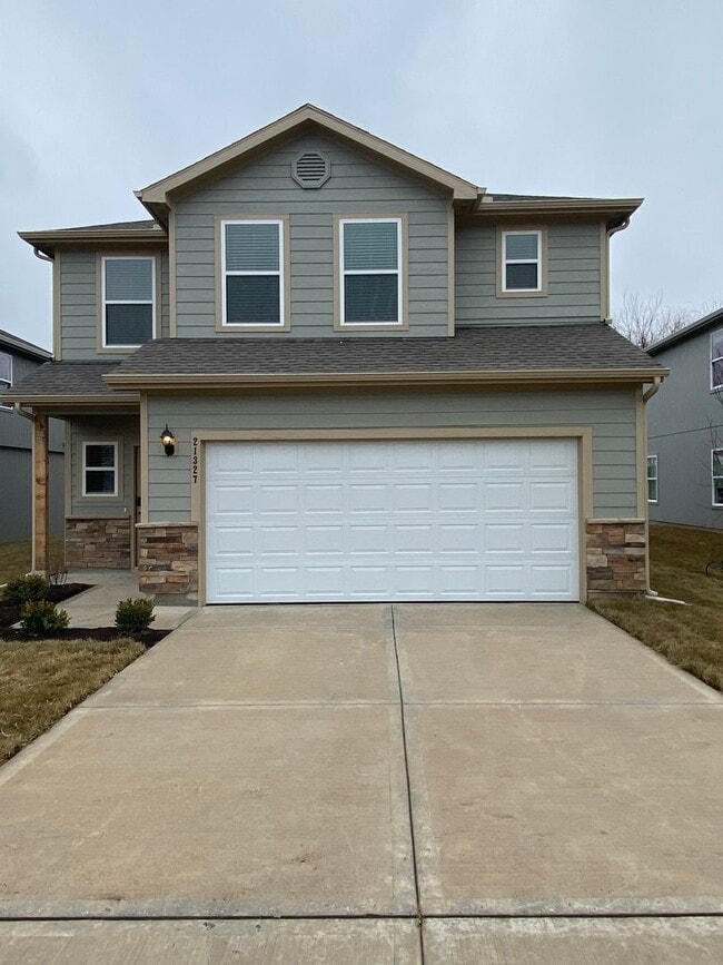 Building Photo - *Pre-leasing* Three Bedroom | Two and a Ha...
