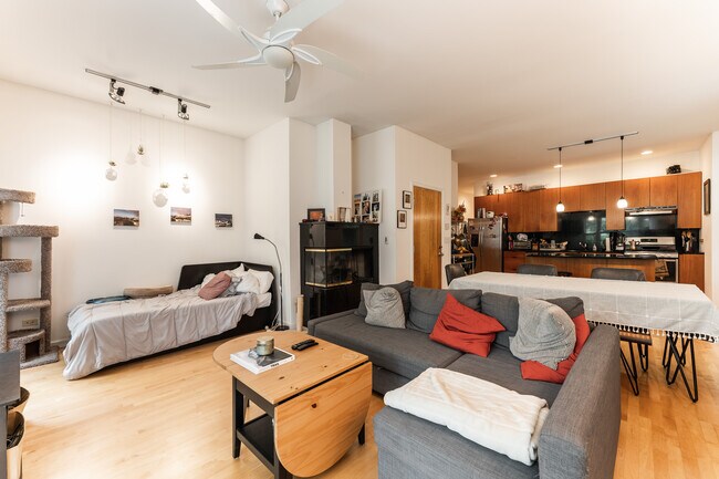 Foto del edificio - 1409 N Wicker Park Ave