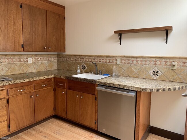 Building Photo - 4 br, 2.5 bath House - 4813 Meadowbrook Drive