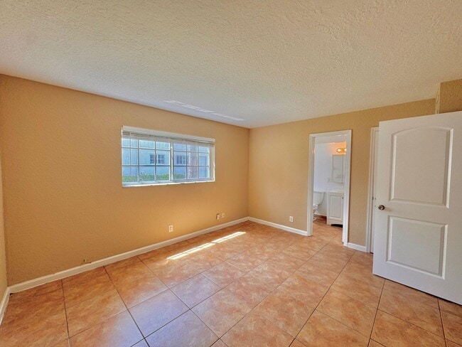 Foto del edificio - 1651 NE 33rd St