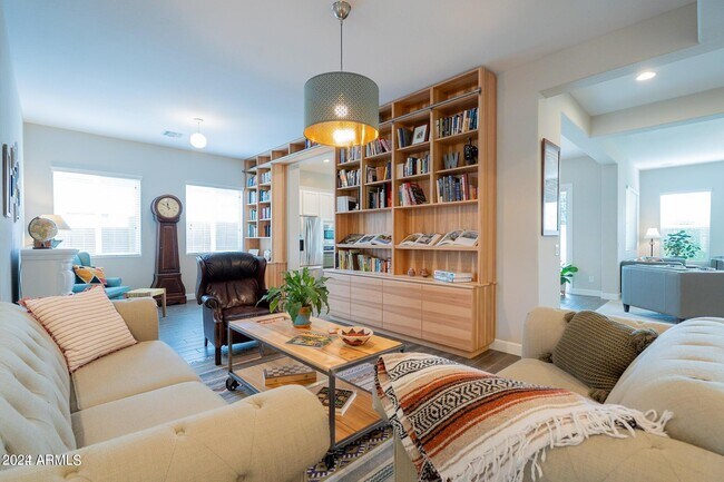 Building Photo - 10617 E Lincoln Ave