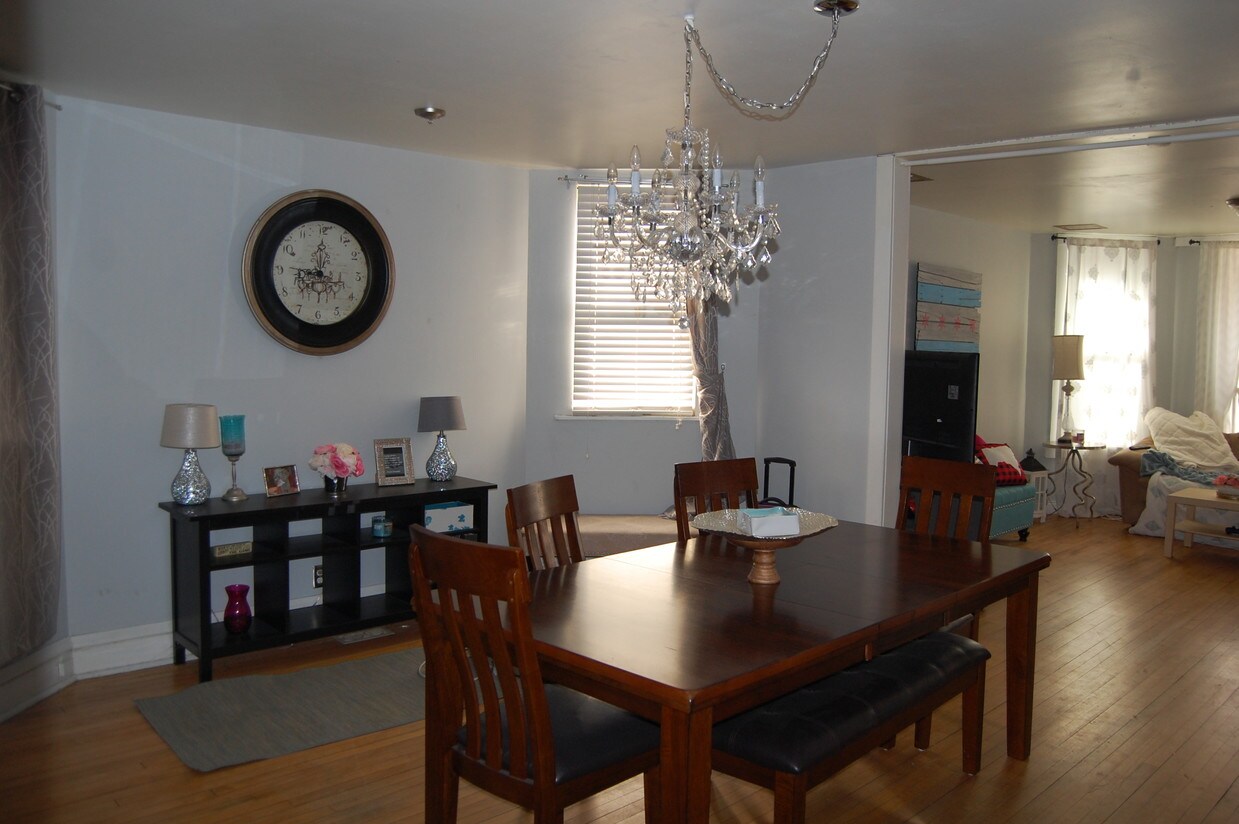 Dining room - 1925 N Sawyer Ave