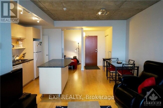 Photo du bâtiment - 324-2324 Laurier Ave W