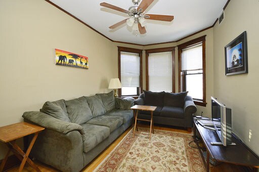 Foto del edificio - 3119 N Racine Ave
