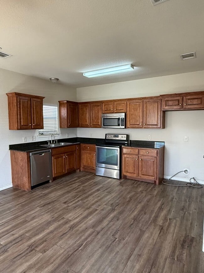 Foto del edificio - 1208 Country Club Rd