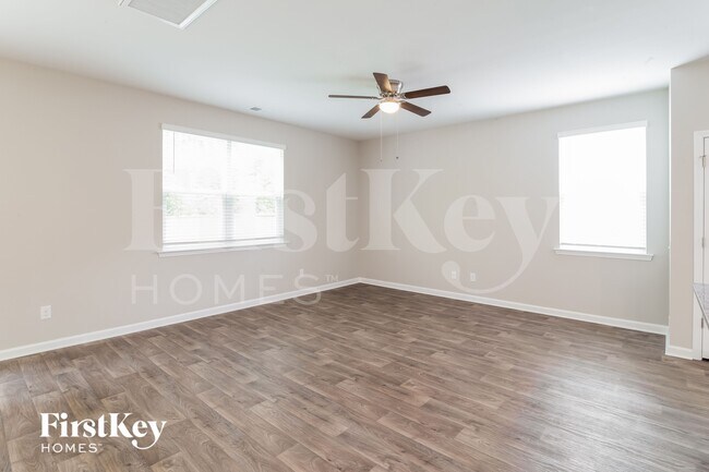Foto del edificio - 132 Whispering Wood Dr
