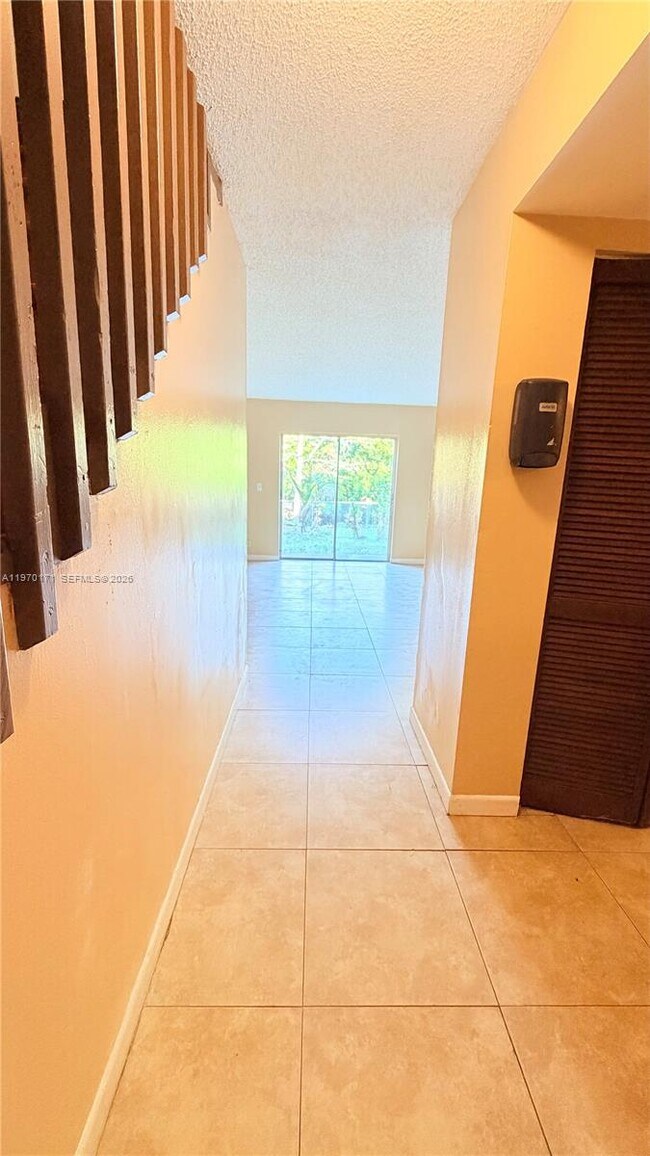 Foto del edificio - 948 SW 74th Ave