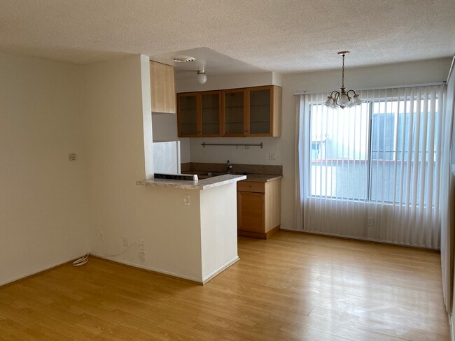 Building Photo - 4043 McLaughlin Ave