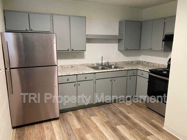 Building Photo - 2011 5th Ave