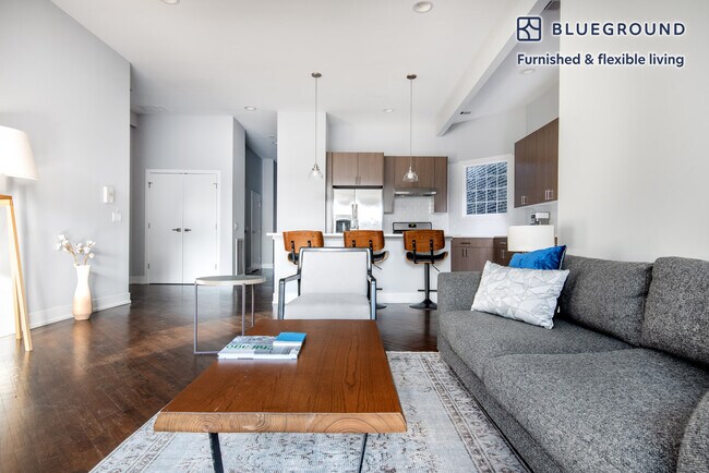 Foto del edificio - 1536 W Chicago Ave