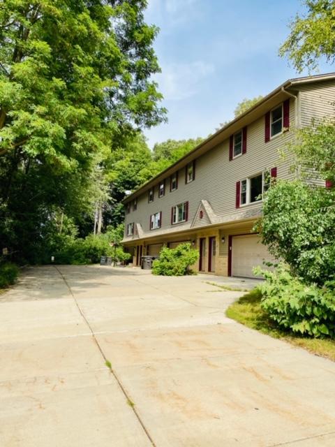Building Photo - 404 Racine St