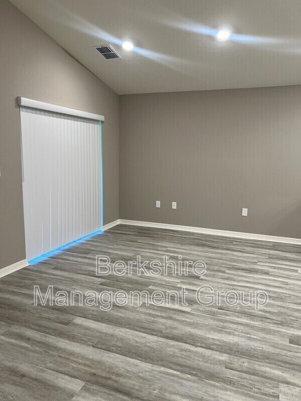 Foto del edificio - 1136 Brook Meadow Dr