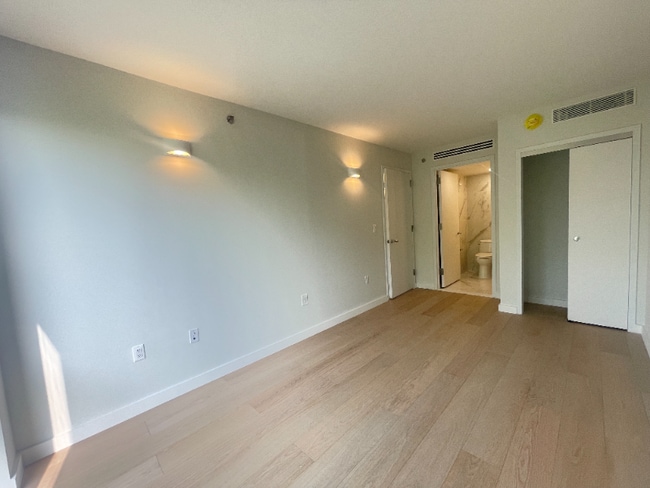 Foto del edificio - 13680 41st Ave