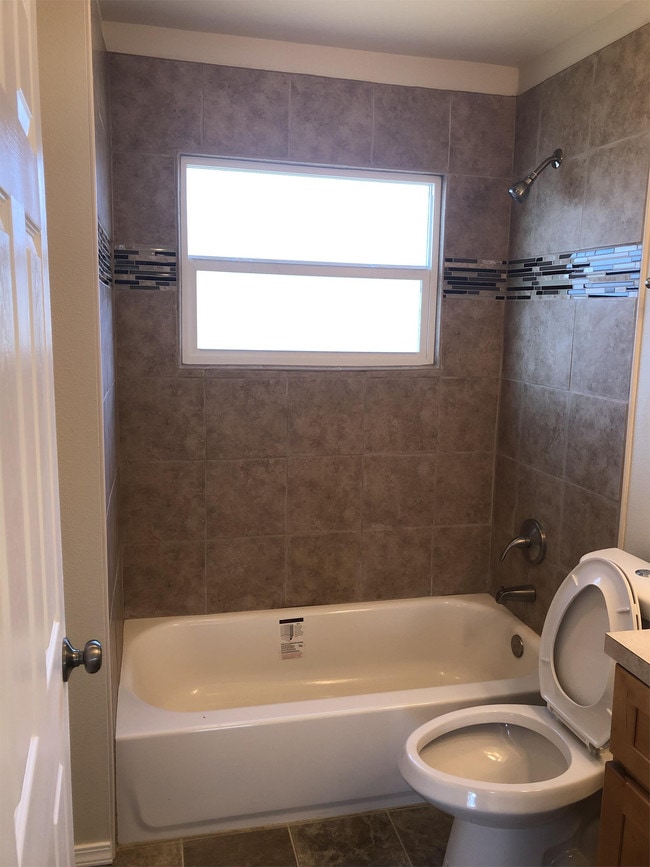 Foto del edificio - 4128 W F St