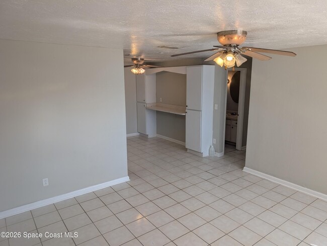 Building Photo - 900 Camphor Way