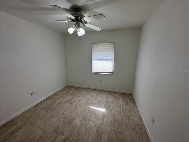 Foto del edificio - 6818 S Himes Ave