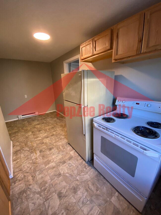 Kitchen - 533 Telford Ave