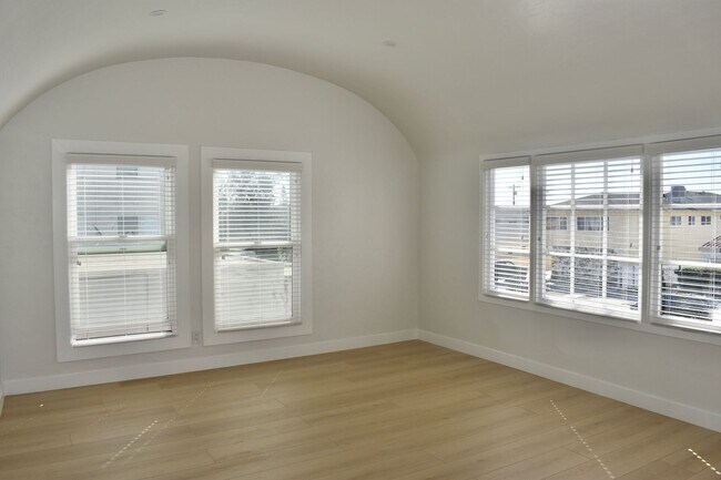Foto del edificio - 1260 W 9th St