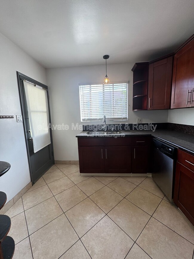 Foto del edificio - 12157 Chandler Blvd