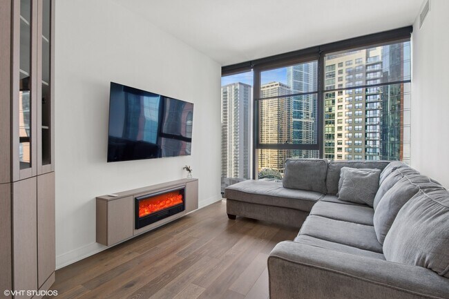 Building Photo - 211 N Harbor Dr