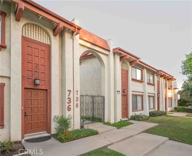 Building Photo - 738 S Chapel Ave