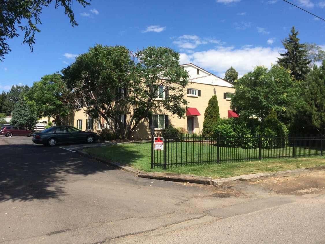 Primary Photo - Golden Leaf Apartments