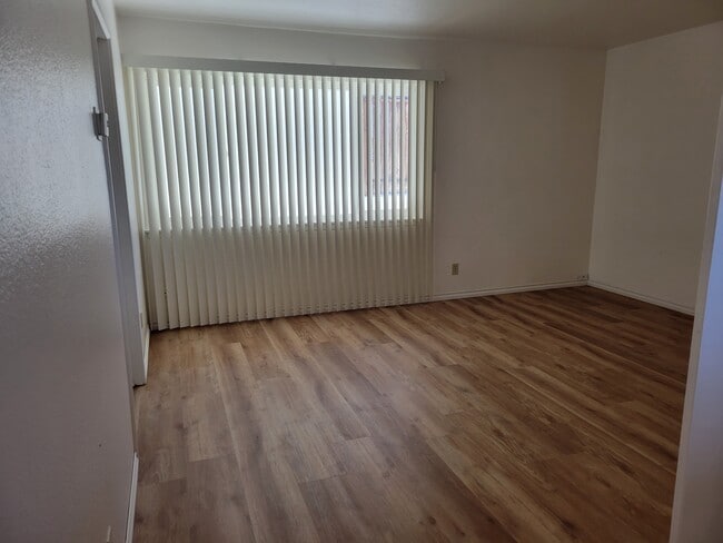 Building Photo - 9004 I Ave