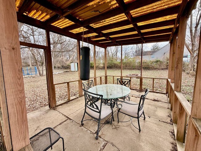 Building Photo - 1325 W 24TH St S