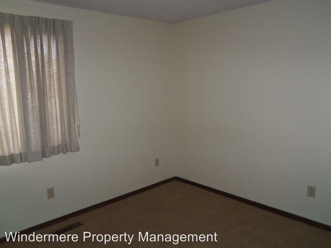 Building Photo - 173-173 Tausick Way