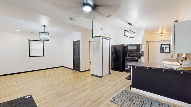 Foto del edificio - 737 E 47th Ave