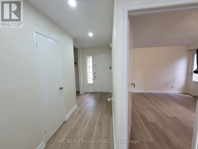 Building Photo - 48 Seagrave Crescent