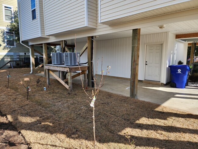 Building Photo - 208A Bridgeview Ct