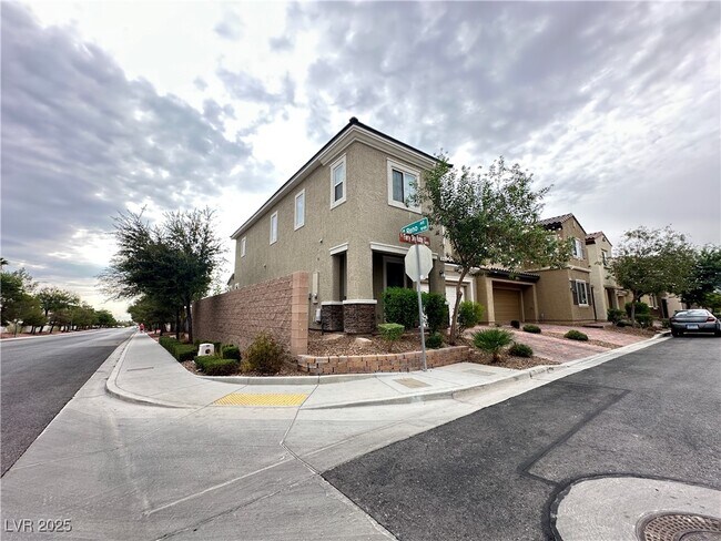 Foto del edificio - 5116 Fiery Sky Ridge St
