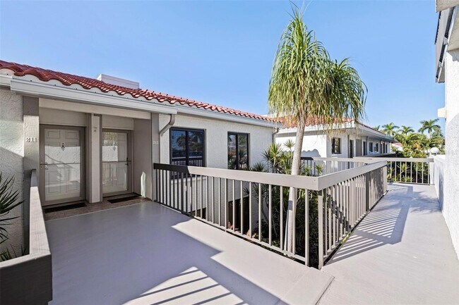 Building Photo - 6365 Bahia Del Mar Blvd S