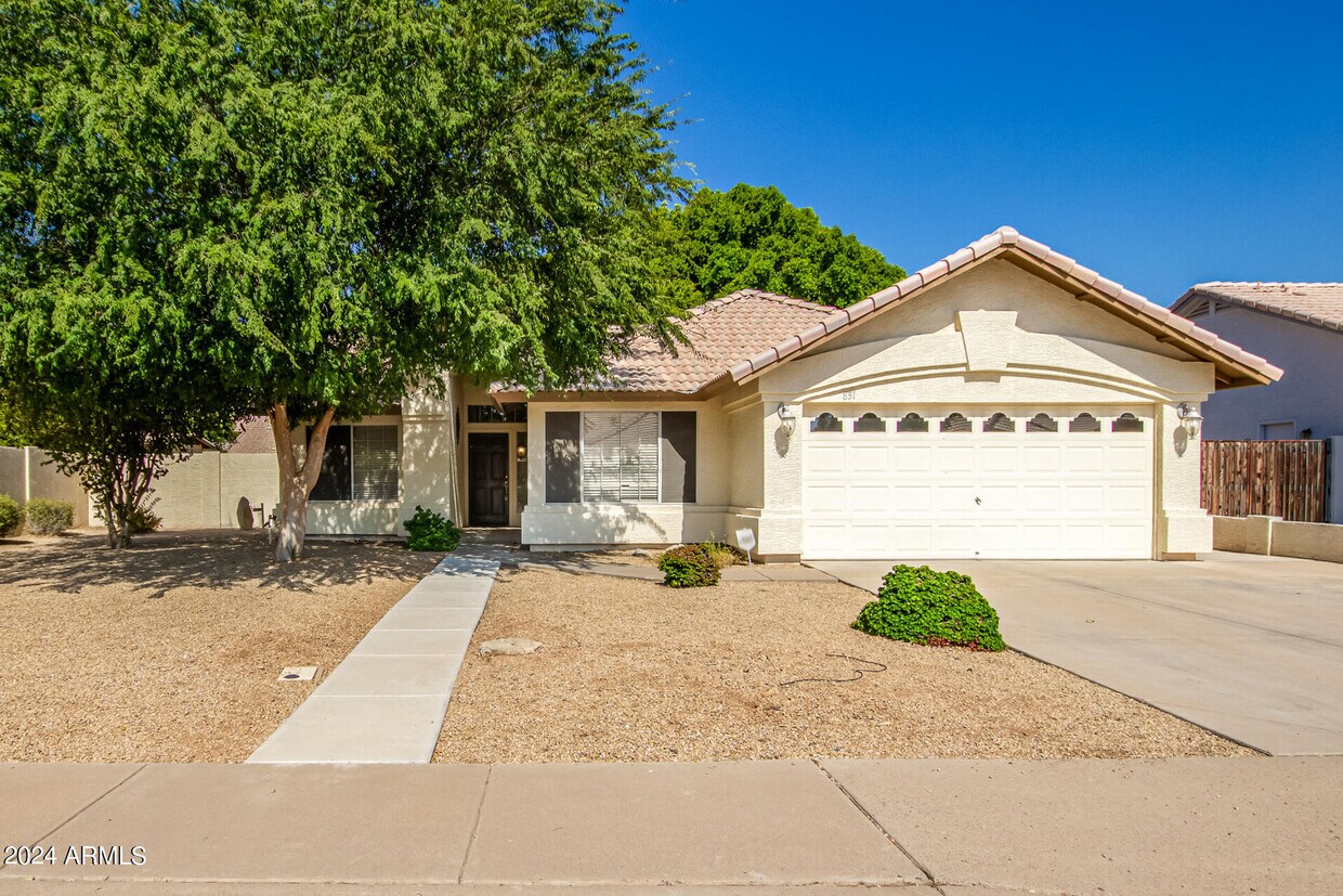 Foto principal - 831 N Swallow Ln