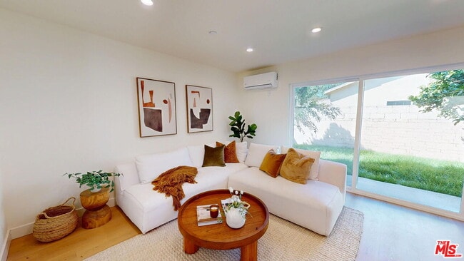 Foto del edificio - 6445 Satsuma Ave