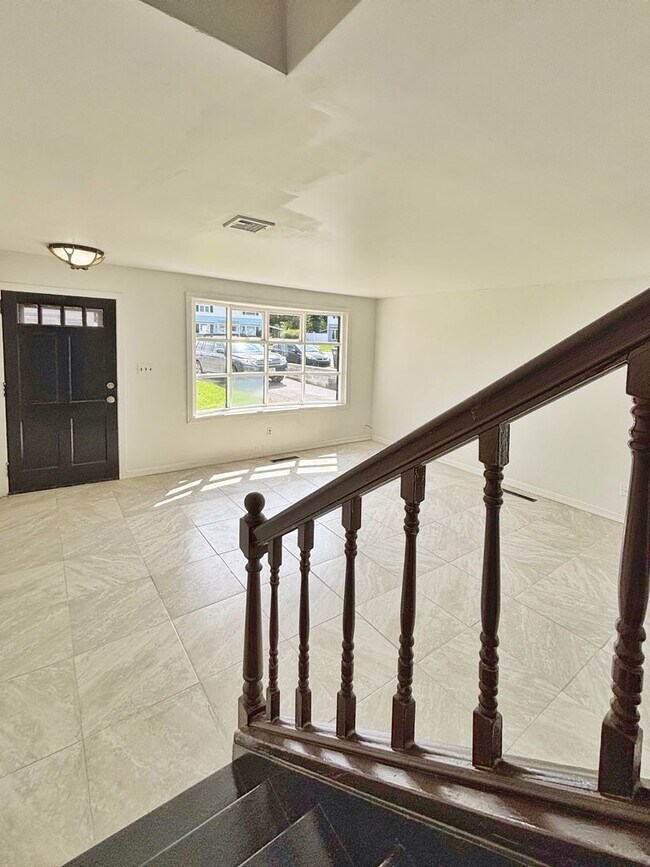 Building Photo - Charming 3-Bedroom Home in Quiet Cul-de-Sac – Great Bethlehem Location!