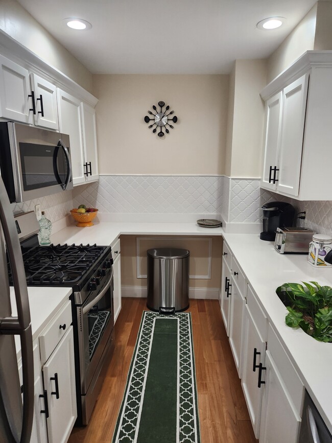 Kitchen - Chestnut Hollow Apartments