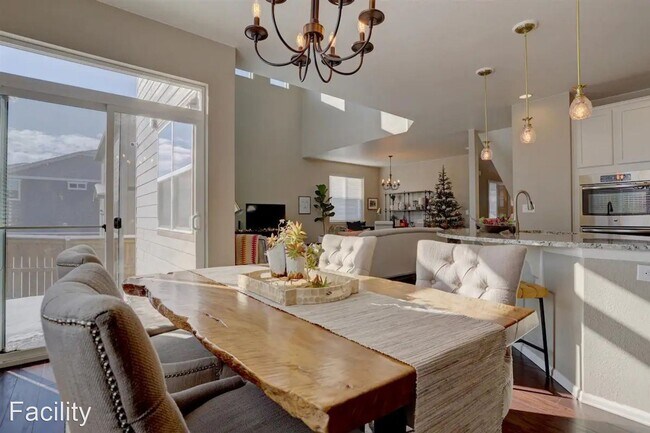 Foto del edificio - 3 br, 3 bath House - 13742 Valentia Street...