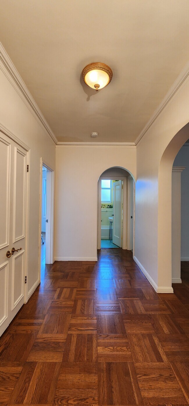 Foyer - 2600 Union St