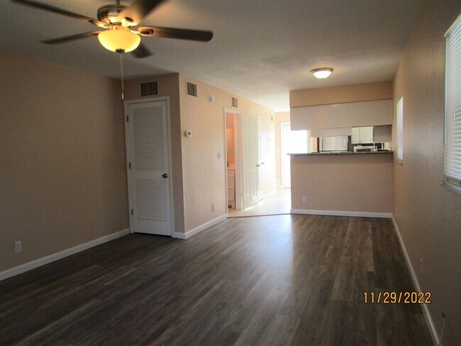 Building Photo - New Smyrna Beach 2BR 1.5BA UPDATED TOWNHOUSE