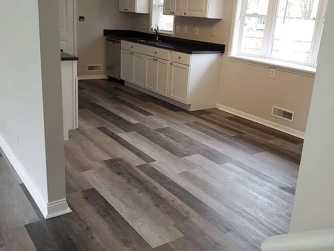 Foto del edificio - 10550 Quincy Blvd NE