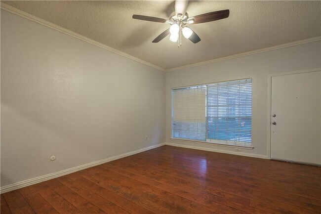Foto del edificio - 12921 Abrams Rd