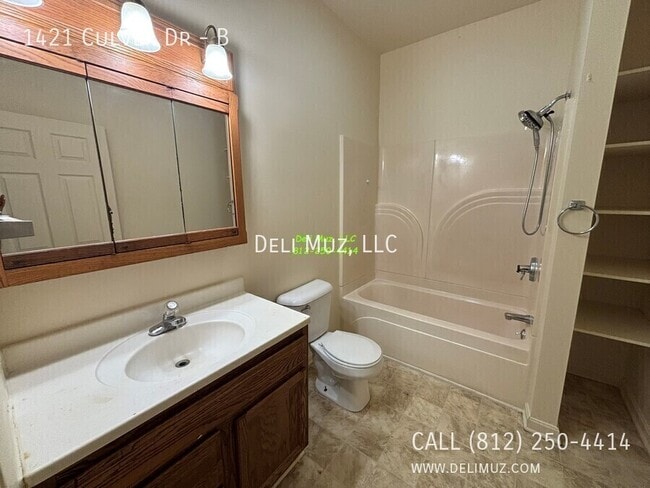 Building Photo - 1421 Culver Dr