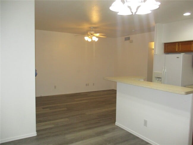 Foto del edificio - 1765 Central Ave